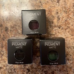 Younique Moodstruck Matte Loose Powder Eye Shadow